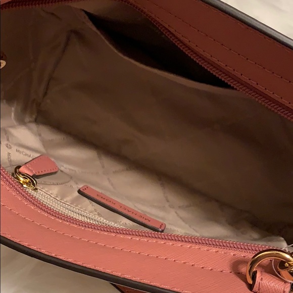 🔛💜FLASH SALE⚡️ Michael Kors crossbody - Picture 5 of 8